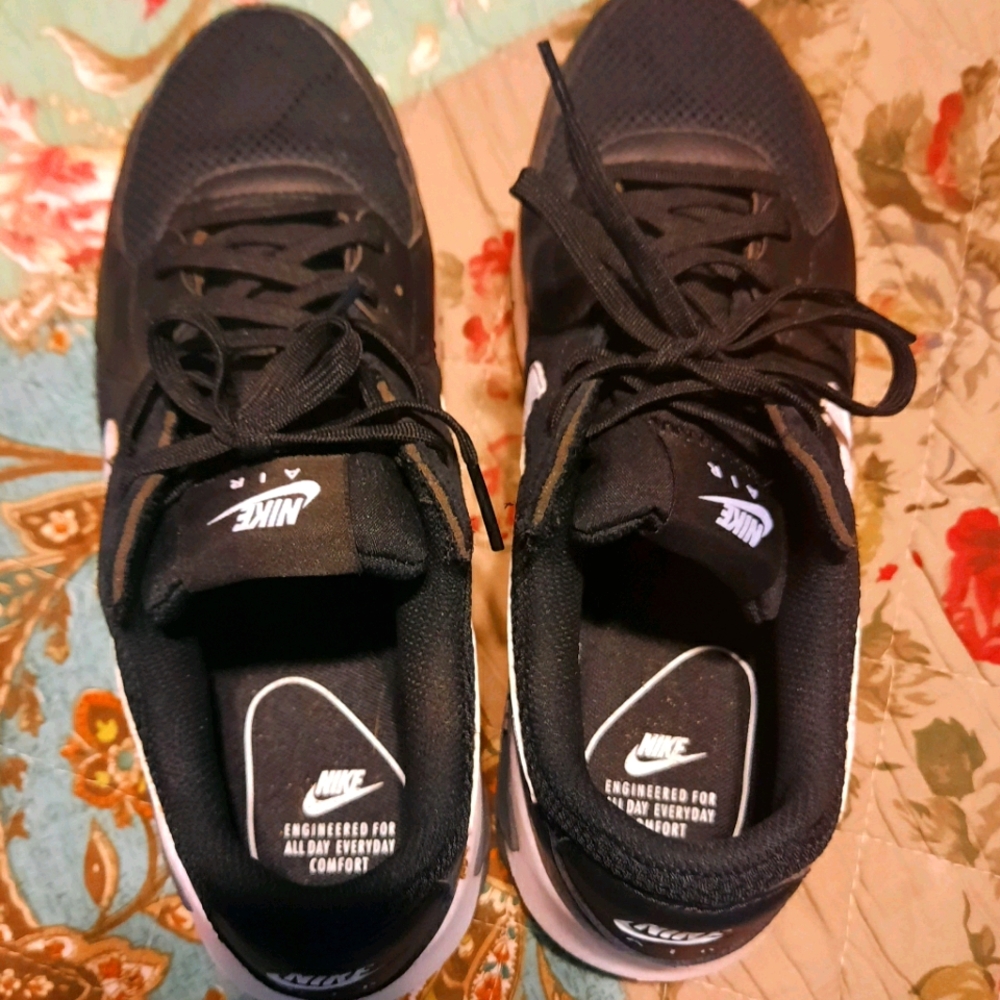 Ladies Nike Air Max 8.5